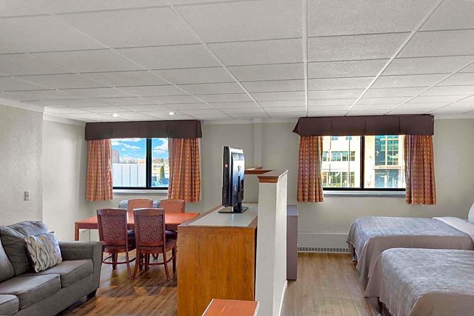 Quality Inn & Suites Downtown