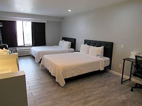 Quadruple Room with Two Queen Beds - Non Smoking