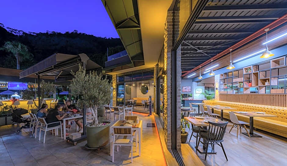Morina Deluxe Hotel