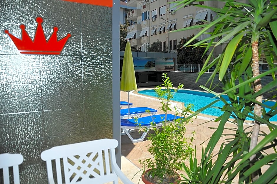 Cleopatra King Apart