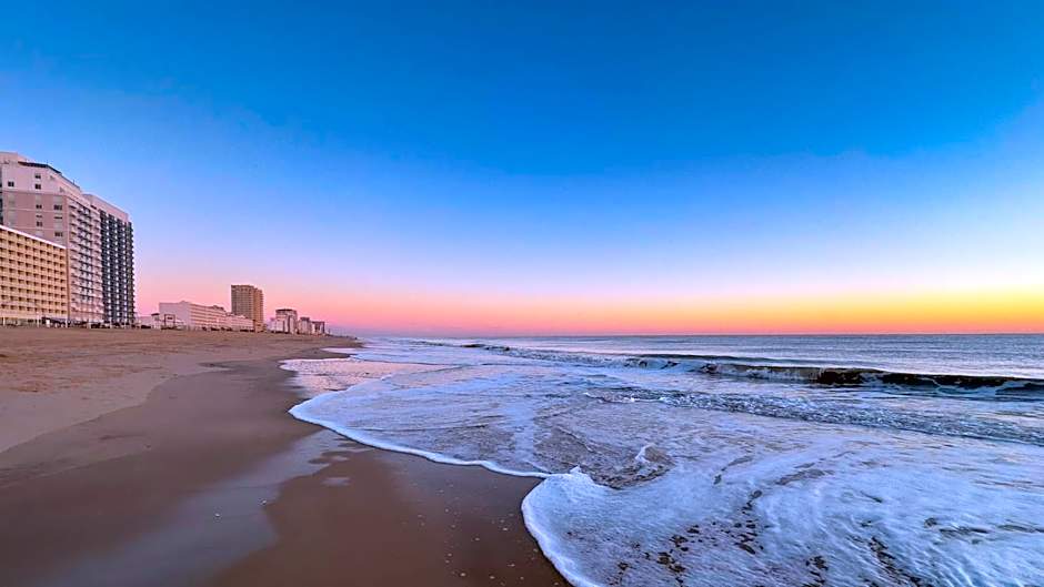 Aquarius Oceanfront Hotel
