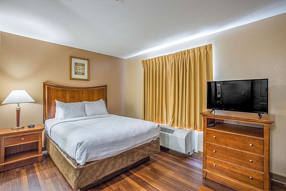 Photo 1 of 5 of 1 Queen Bed