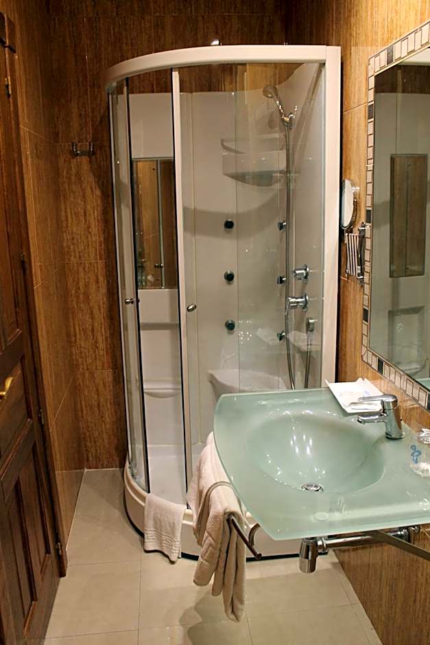 Hotel Mirador Puerta Del Sol