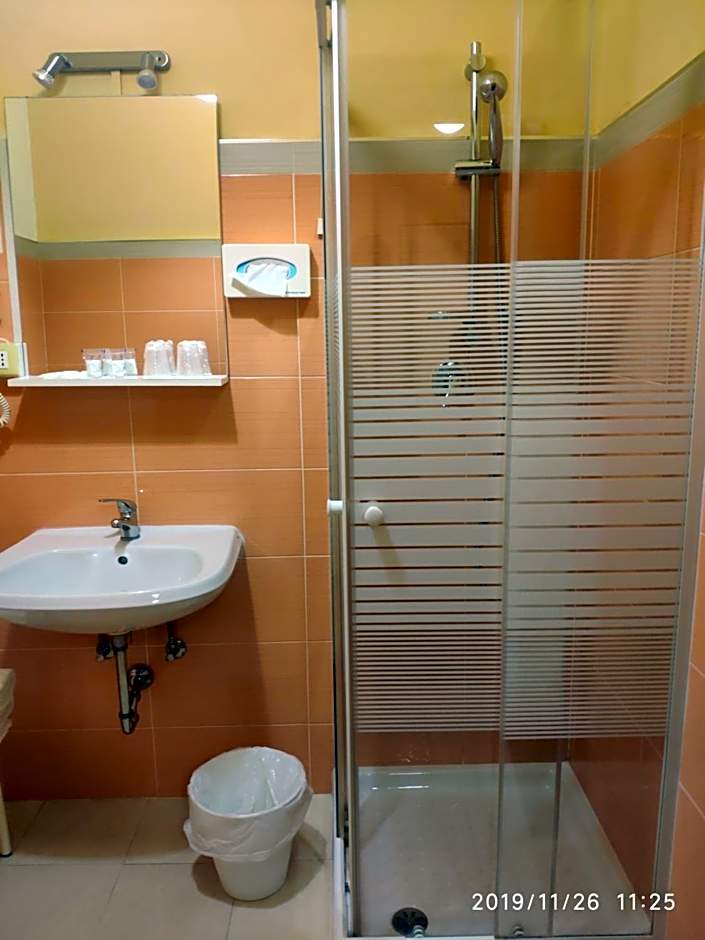 Giappone Inn Parking Hotel