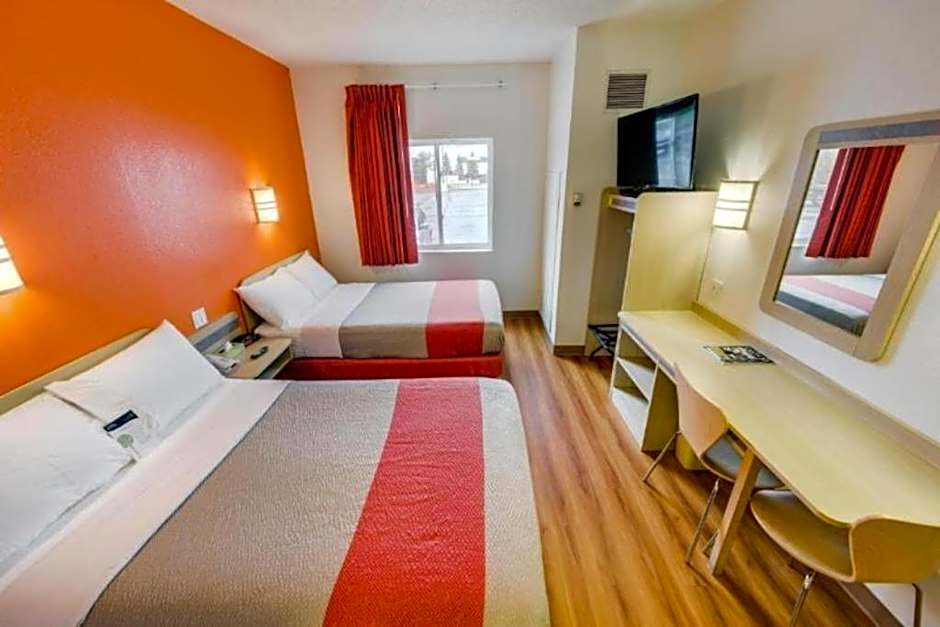 Motel 6-Brampton, ON - Toronto