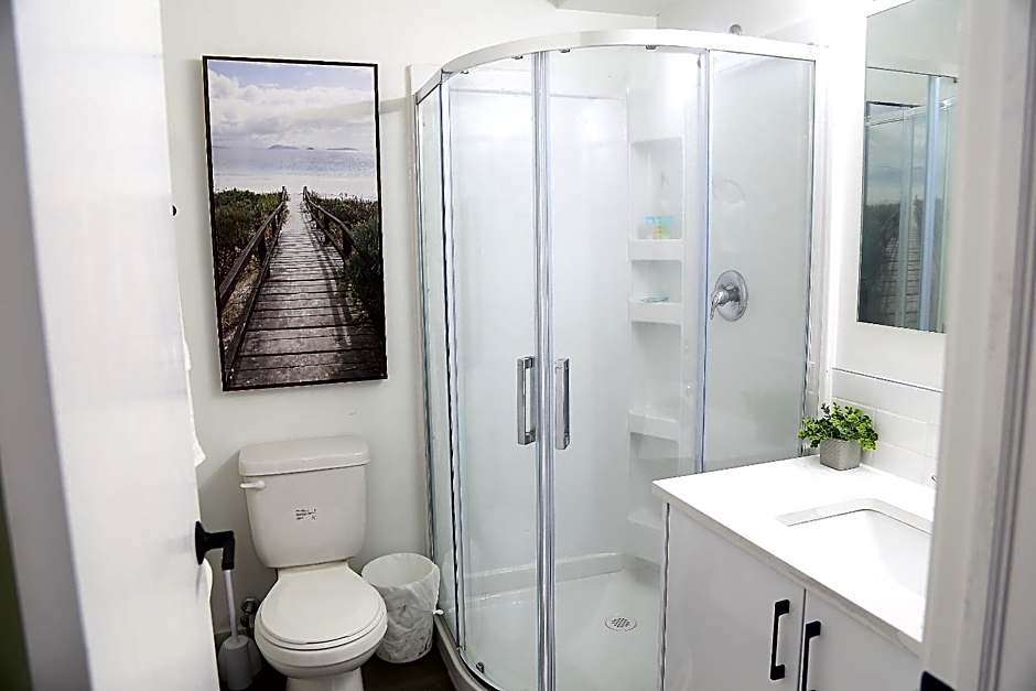 Cozy 3 beds Suite Near Calgary Airport Sleeps 6