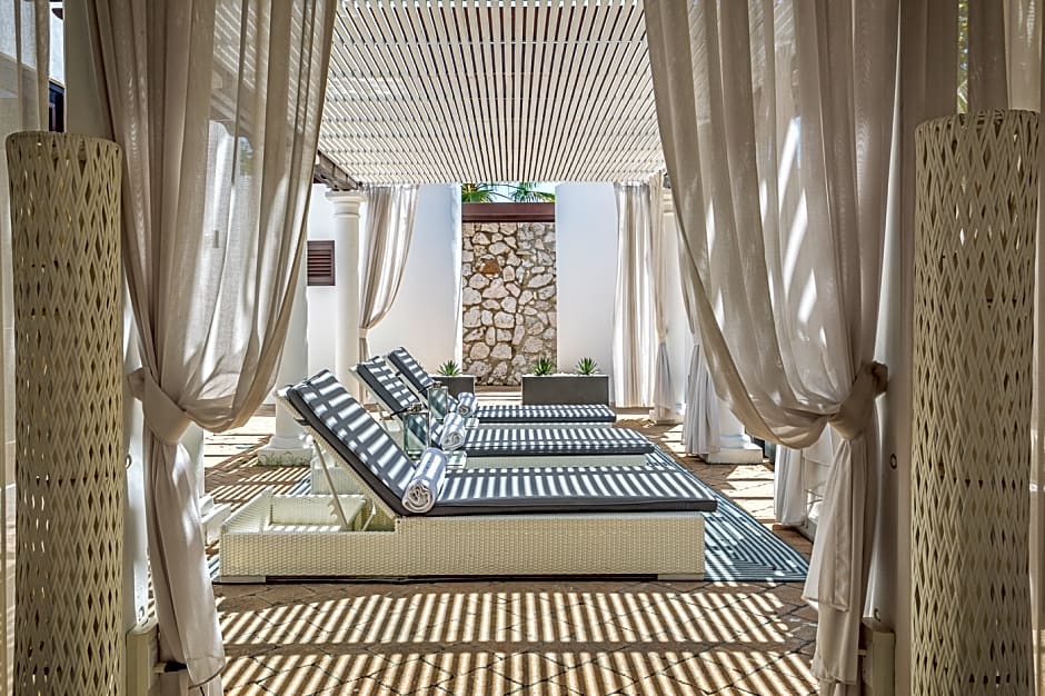 Floris Suite Hotel-Spa and beach Club