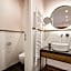 Budapest Eye- Boutique Suites, by BQA