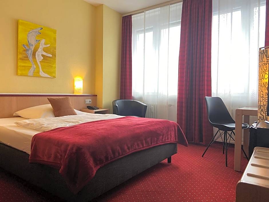 Hotel Stadt Hamburg am Fluss Saarbrücken by Klassen Stay