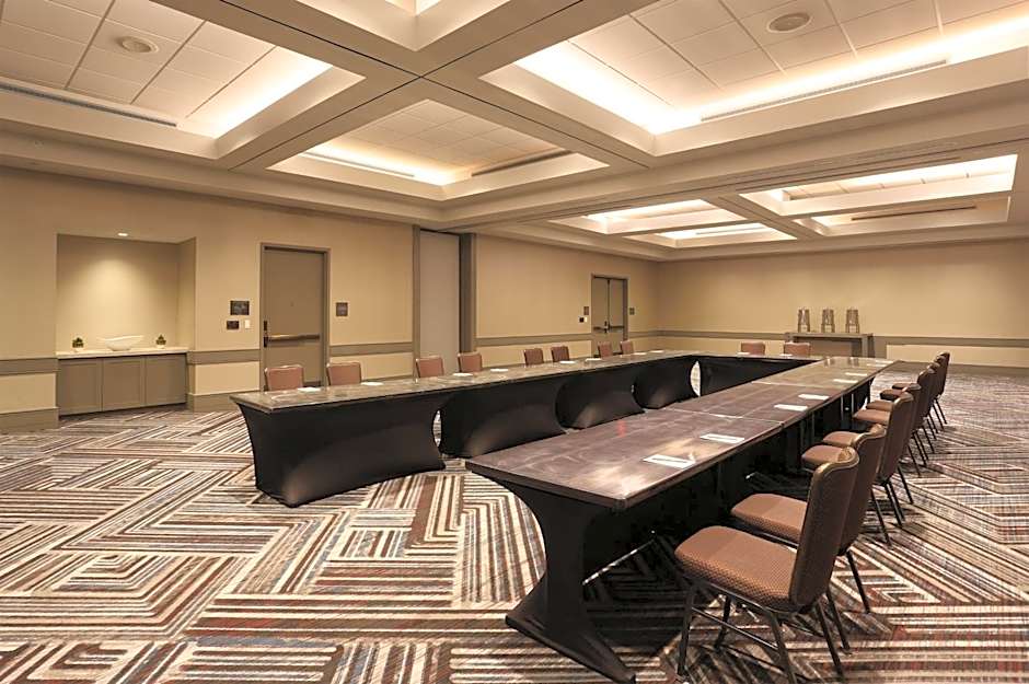 Crowne Plaza Atlanta Perimeter at Ravinia By IHG