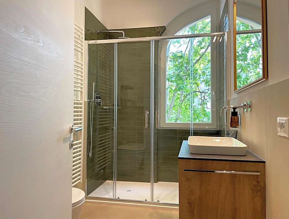 ELECTRIC Rooms & Suites