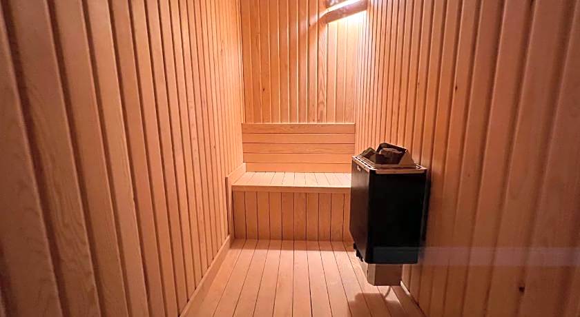 Real King Suite Hotel