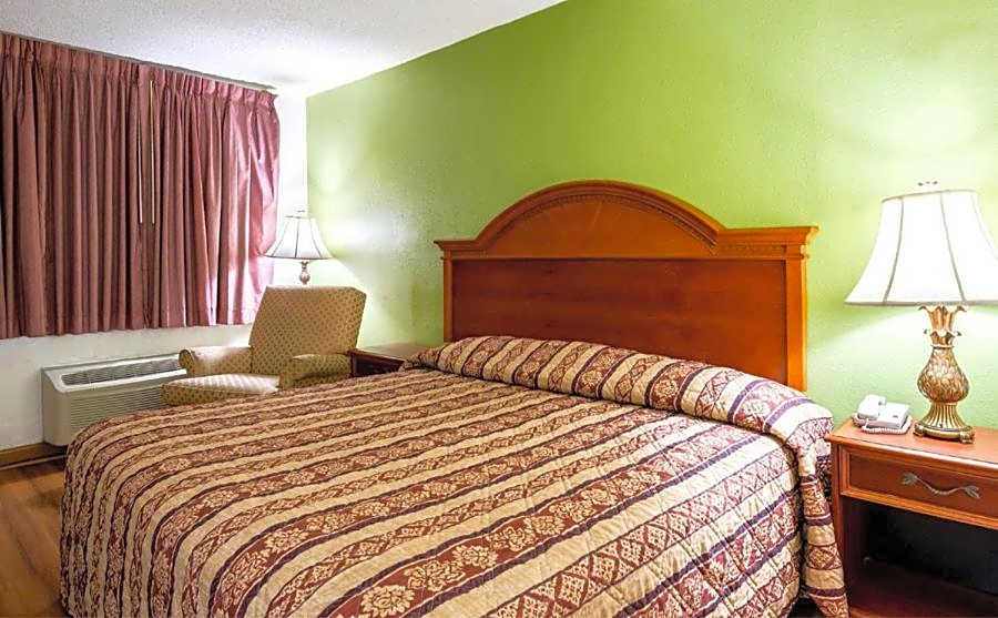Studios and Suites 4 Less Emporia
