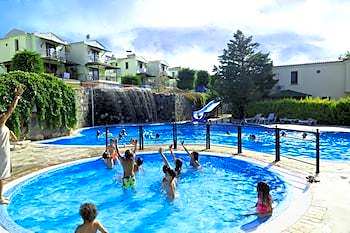 Akay Garden Family Club