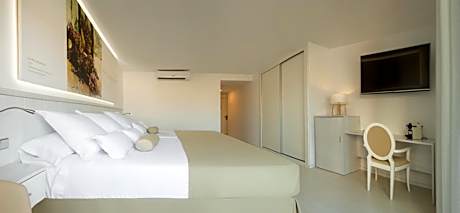 Superior Double Room with Balcony (2 Adults + 2 Children)