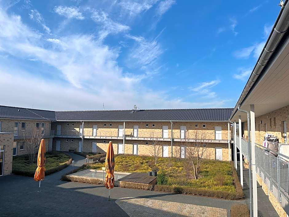 PRIMA Inn HOTEL & HOF NEURUPPIN - digitales & rezeptionsloses Motel