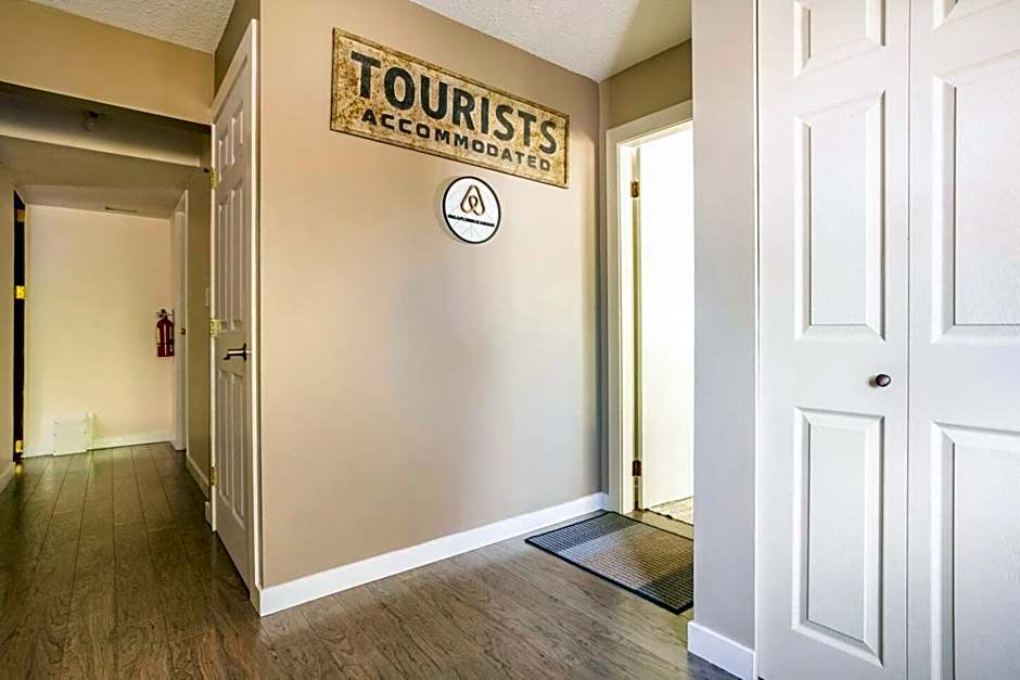 Quiet Area Near Downtown Walkable To Cafes