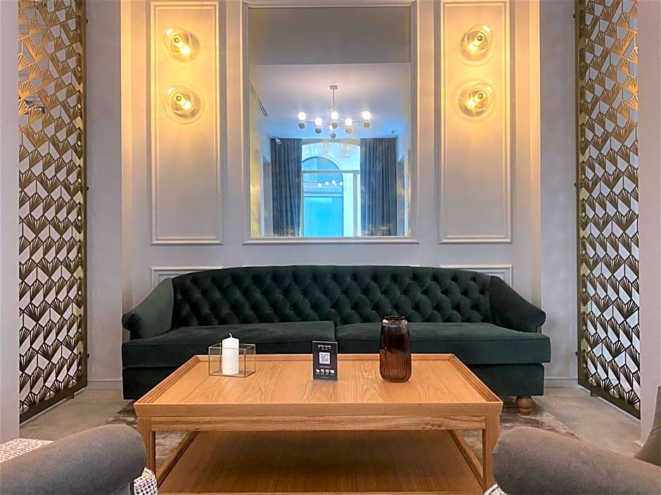 Lamaro Hotel