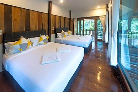 Deluxe Family Room