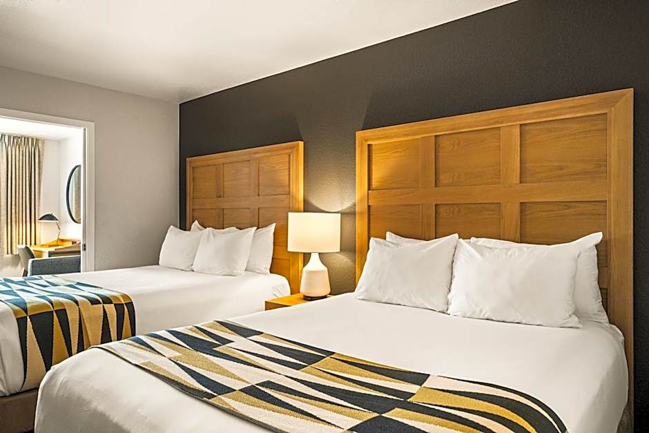 Oxford Suites Redding