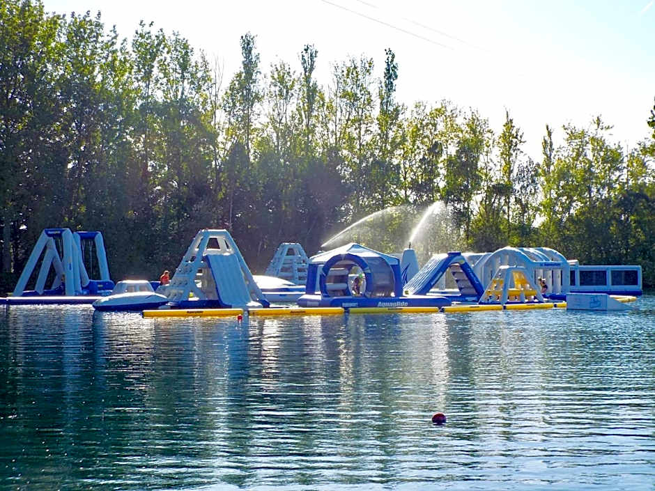 The Luxury break Sleeps 6 at 44 Kingfisher Court South facing