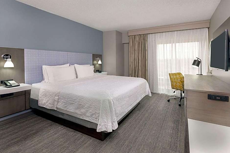 Hampton Inn By Hilton & Suites Kansas City-Country Club Plaza
