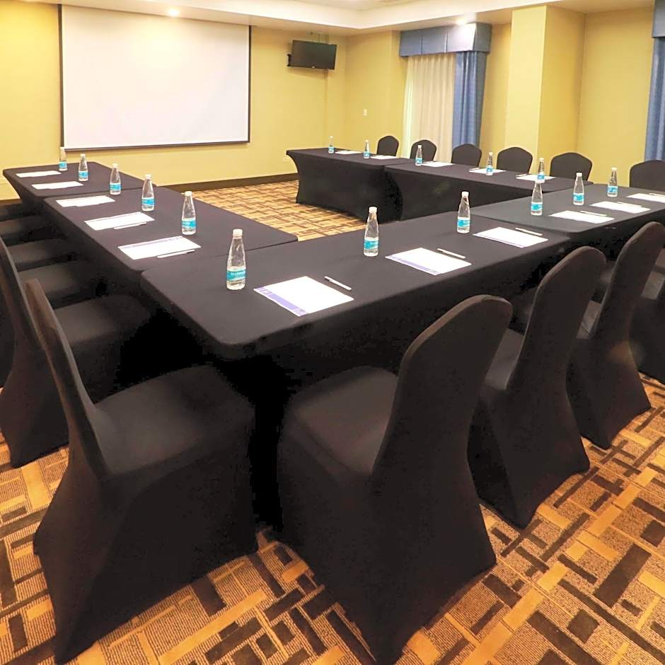 Hampton Inn By Hilton Reynosa