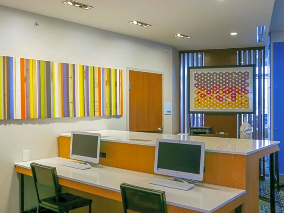 Holiday Inn Express And Suites Detroit North - Roseville By IHG