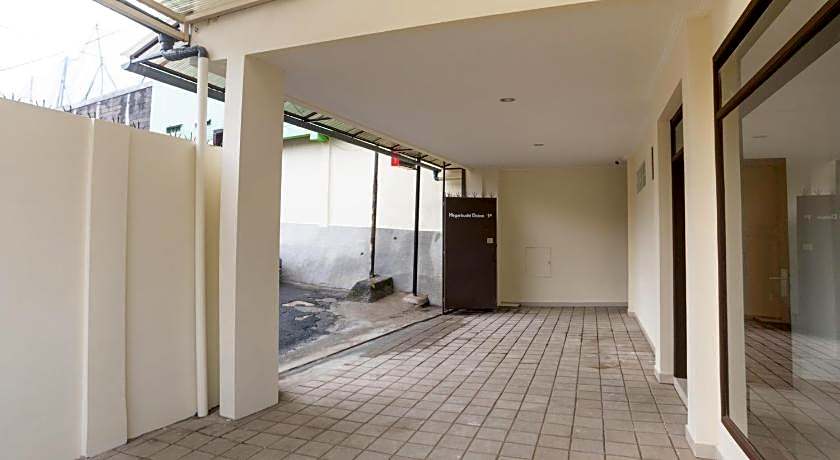 OYO 3209 Hegarbudhi Residence