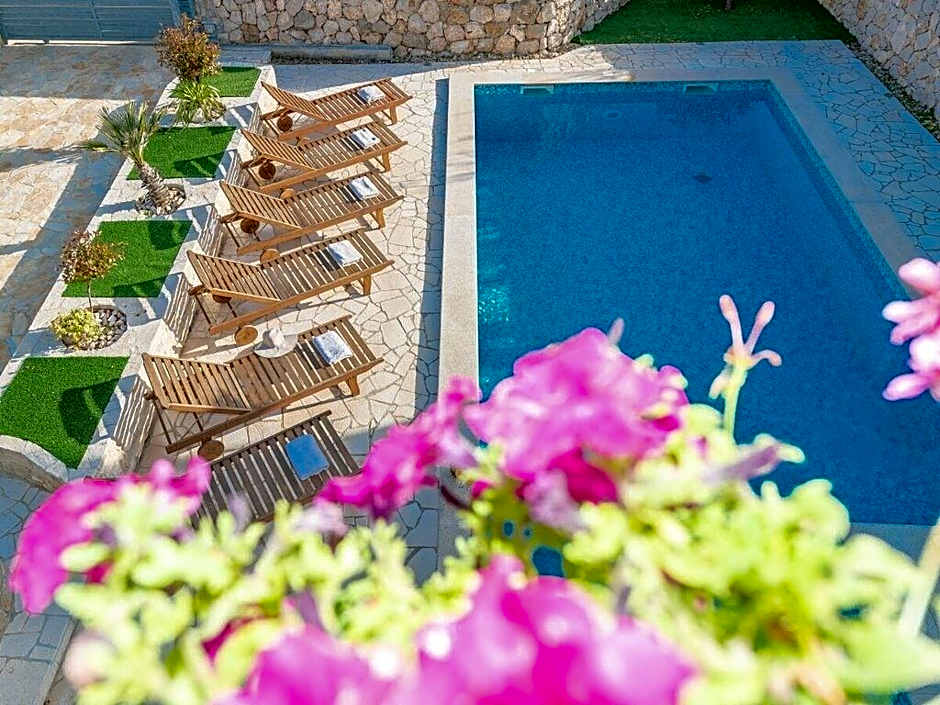 Villa Kirsten with heated pool, jacuzzi and sauna - by TA Leut Agency