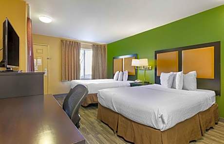 Studio with 2 Queen Beds - Non-Smoking