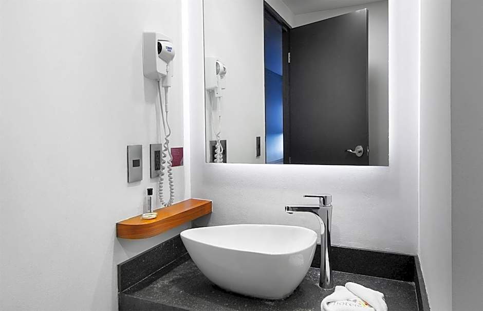 Hotel MX aeropuerto CDMX Trademark Collection by Wyndham