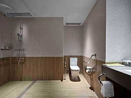 King Room - Mobility Accessible