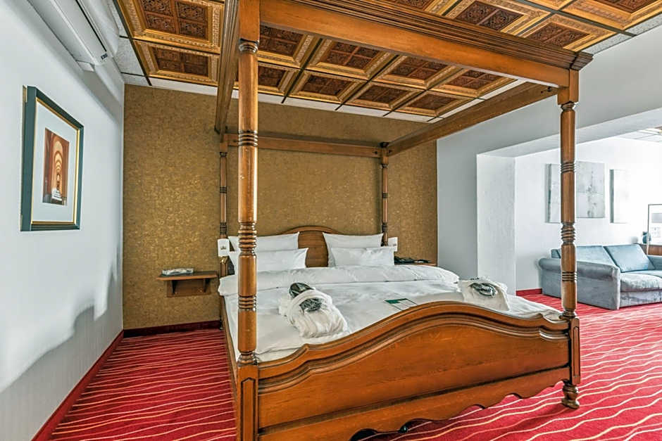 Kings Hotel First Class