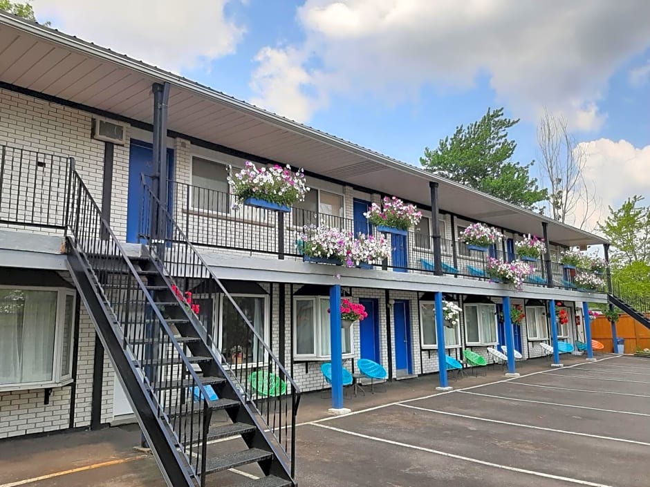 Blue Moon Motel