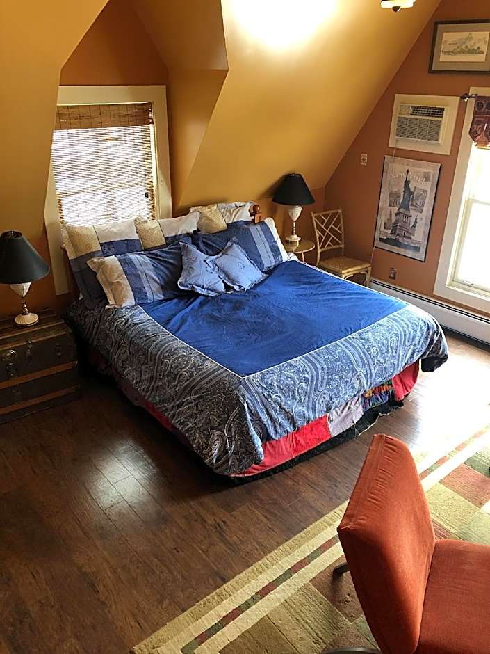 Red Elephant Inn Bed And Breakfast