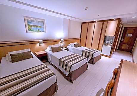 Luxury Triple Room with 3 Single Beds