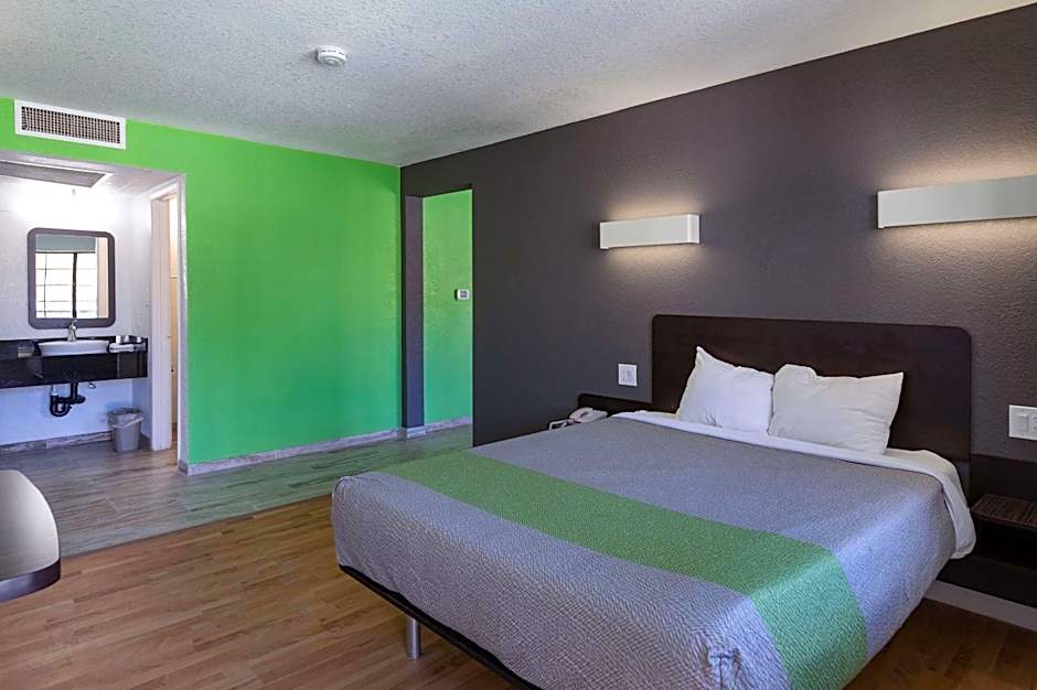 Studio 6-Barstow, CA