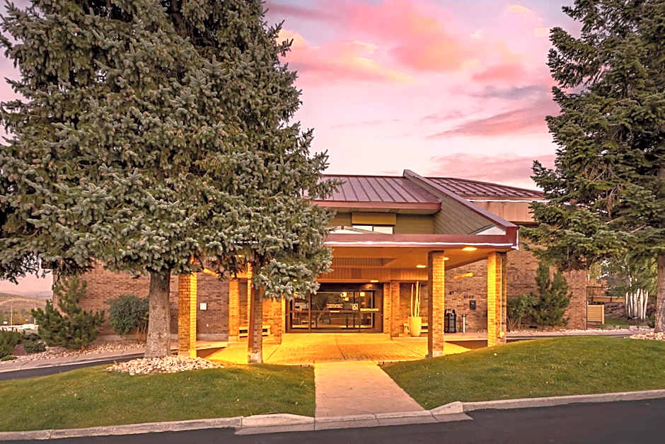 Best Western Plus Landmark Inn