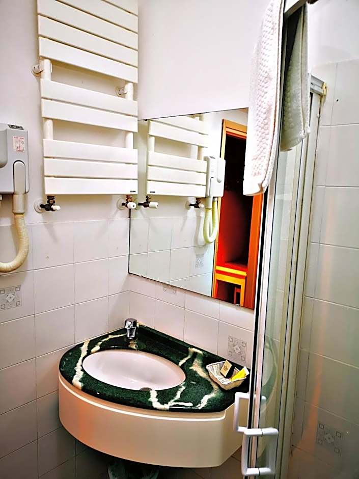 HOTEL AMBRA - Fronte Mare - Vicinissimi al Centro