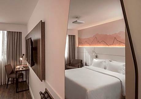 Premium Double - 1 Queen Bed