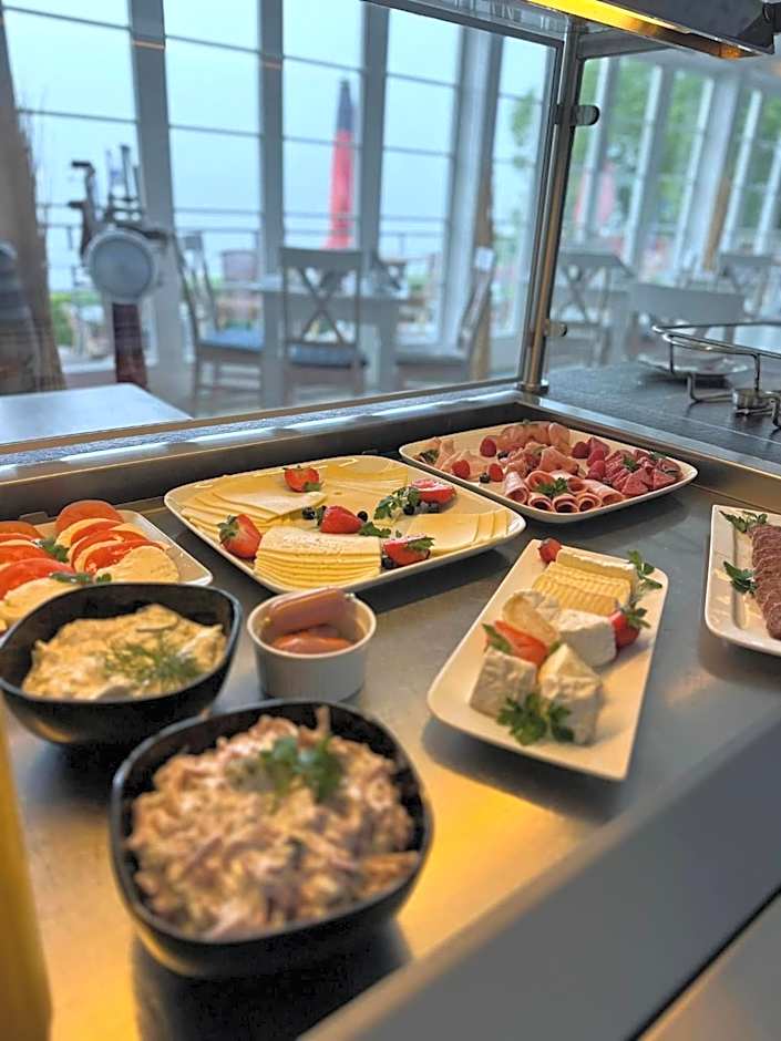 Strandhaus Edersee Nr 12 - Kaminzimmer, Seeblick, Badestrand, Seeterrasse