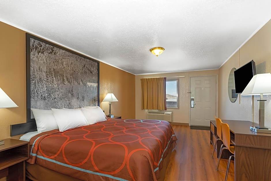 Super 8 by Wyndham Evanston