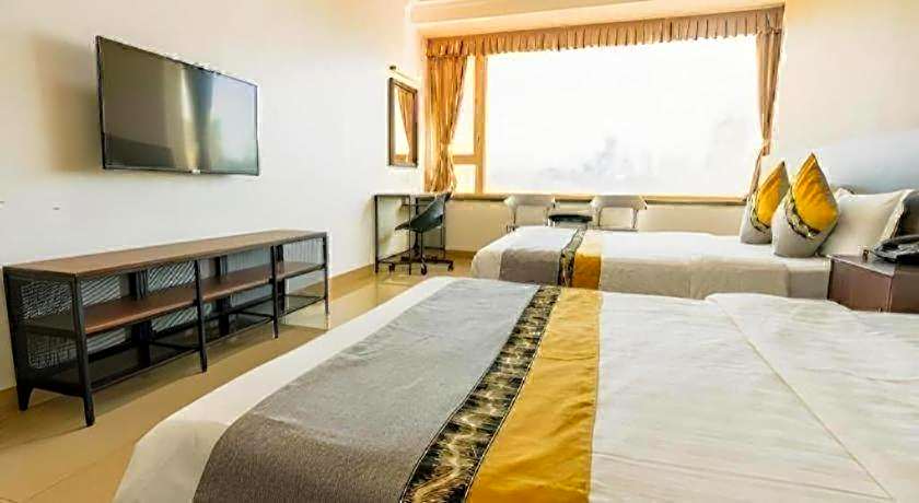 Grand Harbour Hotel