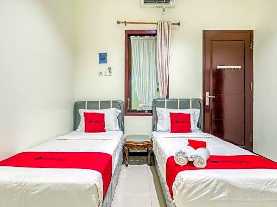 RedDoorz Syariah @ Ketintang Surabaya