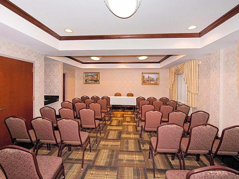 Quality Suites NYC Gateway