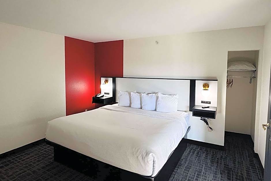 Photo 1 of 4 of 1 Bedroom 1 King Bed Suite, View