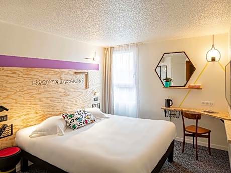 Pop Room with A Double Bed