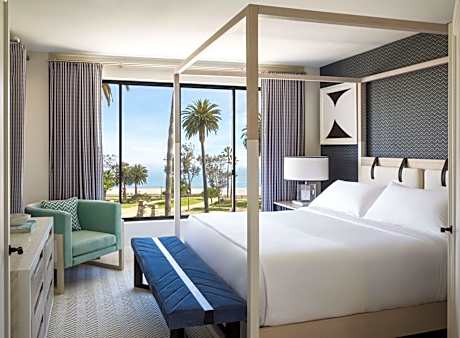 One-Bedroom Oceanfront Penthouse Signature Suite