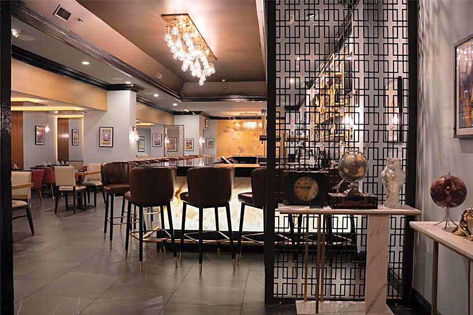 The Roslyn, Tapestry Collection by Hilton